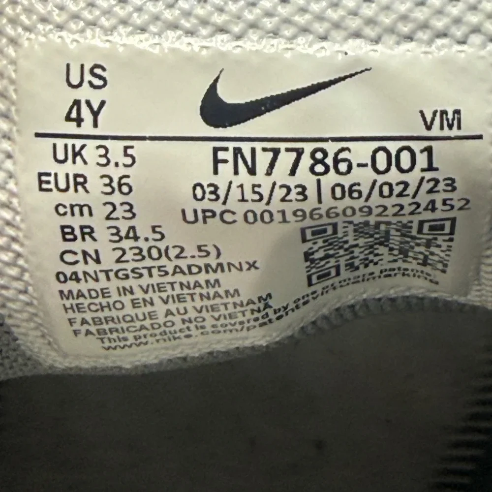 Nike Air Max 270 GS Unisex Size 4Y Running Shoes FN7786-001 Grey Black Orange